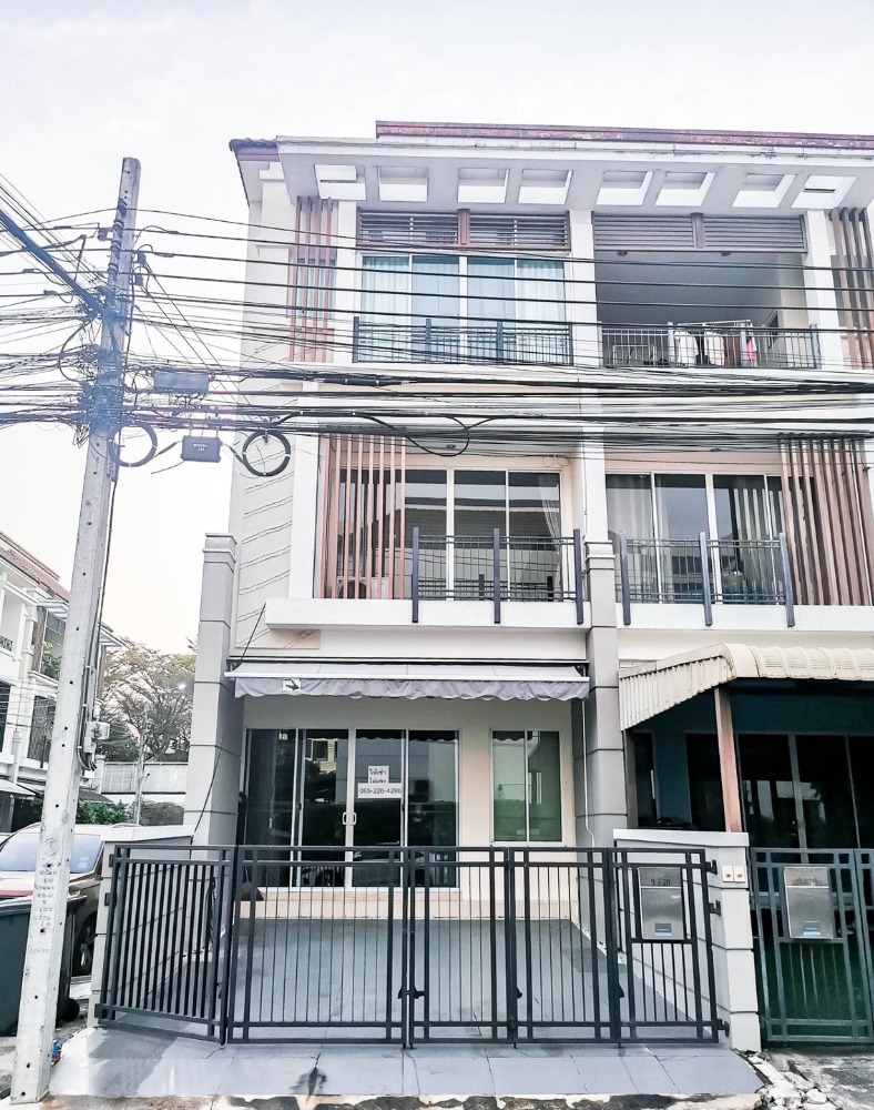 For RentTownhomeKaset Nawamin,Ladplakao : #Rent a 3-story town center town behind the URBANION Kaset-Nawamin 2 angle from AP Thailand Lat Pla Khao 79