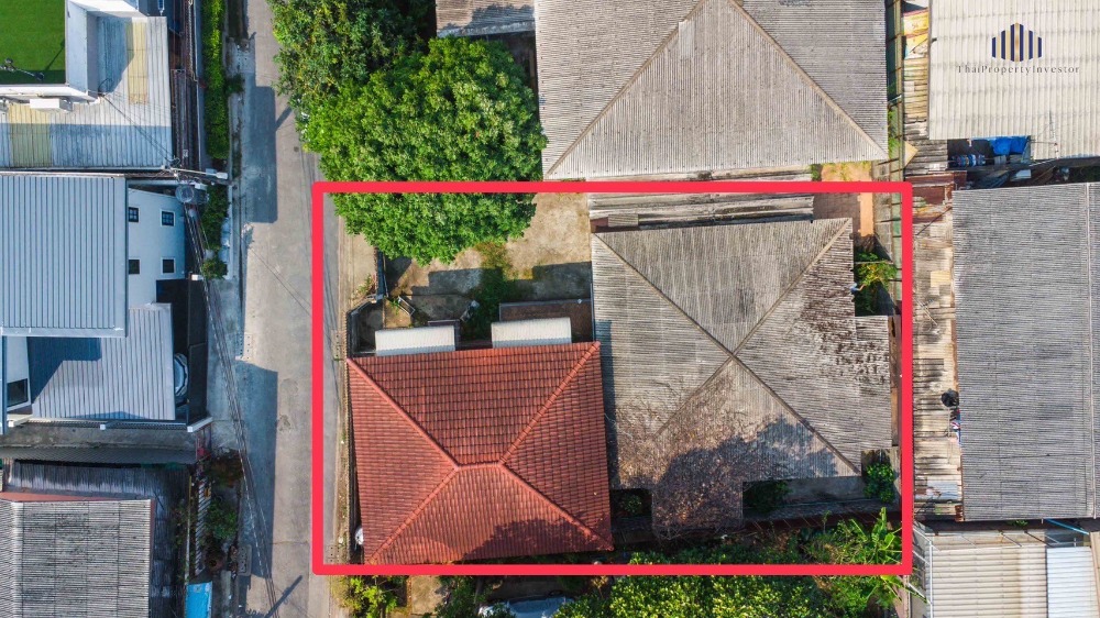 For SaleLandRatchadapisek, Huaikwang, Suttisan : Land for sale with buildings Soi Ratchadaphisek 42, only 200 meters from Ratchadaphisek Road, 86 square wah, beautiful, 4 -sided plots, suitable for home or office near BTS Major Ratchayothin, only 800 meters.