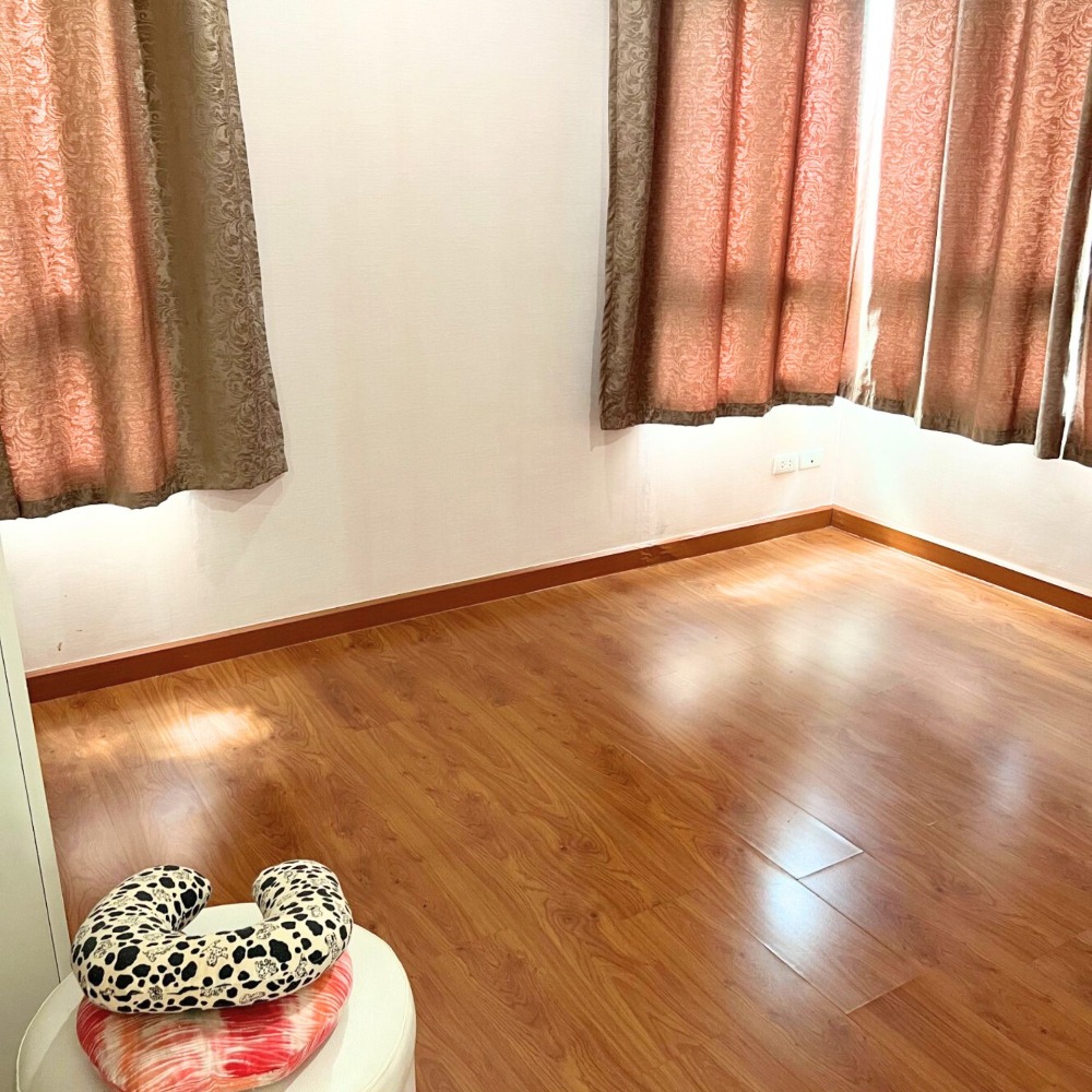 For RentCondoRatchadapisek, Huaikwang, Suttisan : For Rent: The Niche Huai Khwang Condo Corner Room, 10-minute walk from MRT Huai Khwang