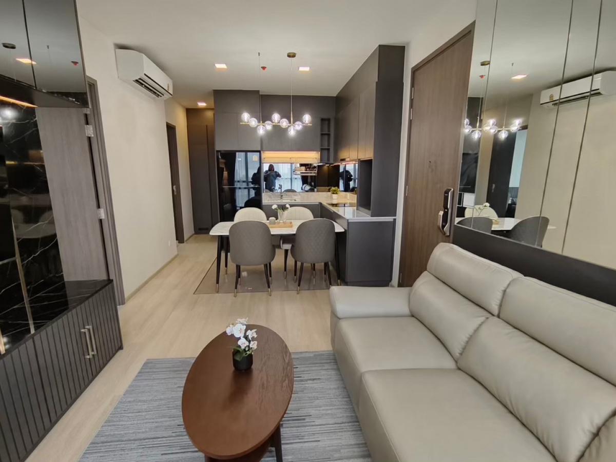 For RentCondoSapankwai,Jatujak : 🔥Urgent for rent🔥Condo The Privacy Chatuchak, 2 bedrooms, 53 sq m, 15th floor, corner room, Chatuchak Park view. Luxuriously decorated with built-ins and complete amenities.