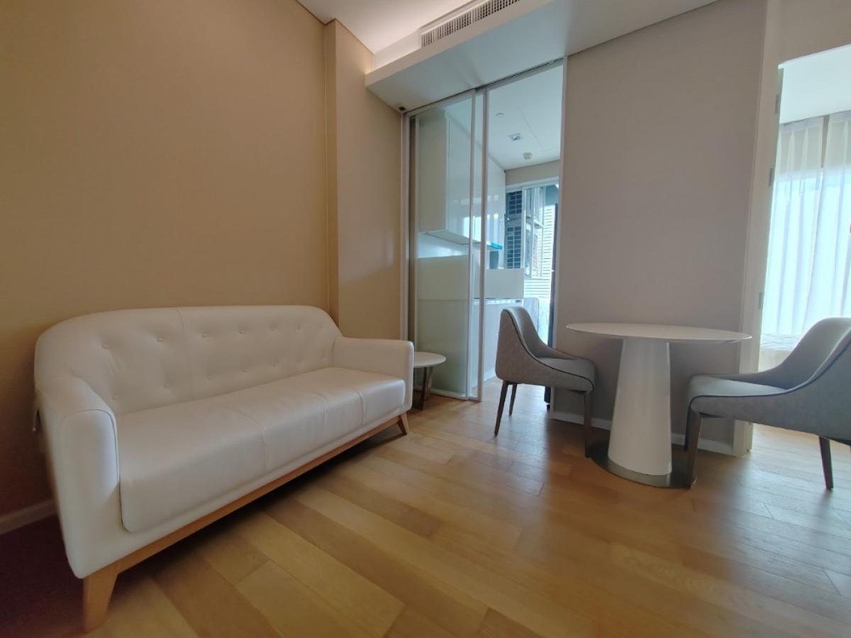 For RentCondoLadprao, Central Ladprao : The view of the city is airy. 🔥 The room is very fast. 🔥The Saint Residences. Interested, contact Line: 065164593.