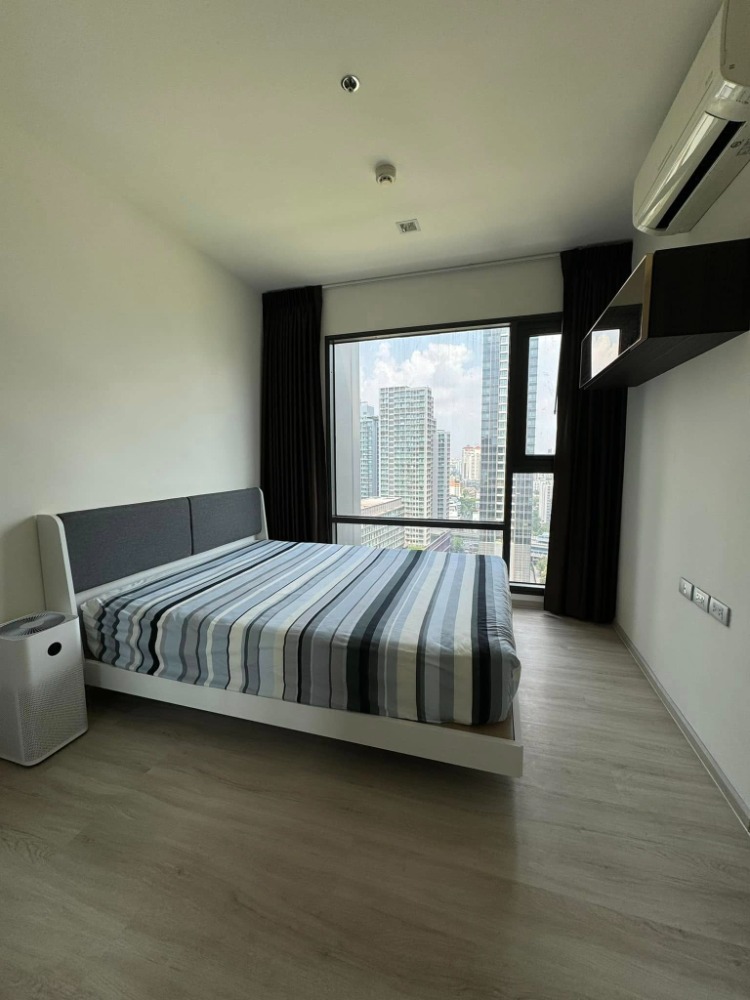 For RentCondoSukhumvit, Asoke, Thonglor : Rent RHYTHM Sukhumvit 36-38 near BTS Thonglor, 24th floor, 33 sqm.