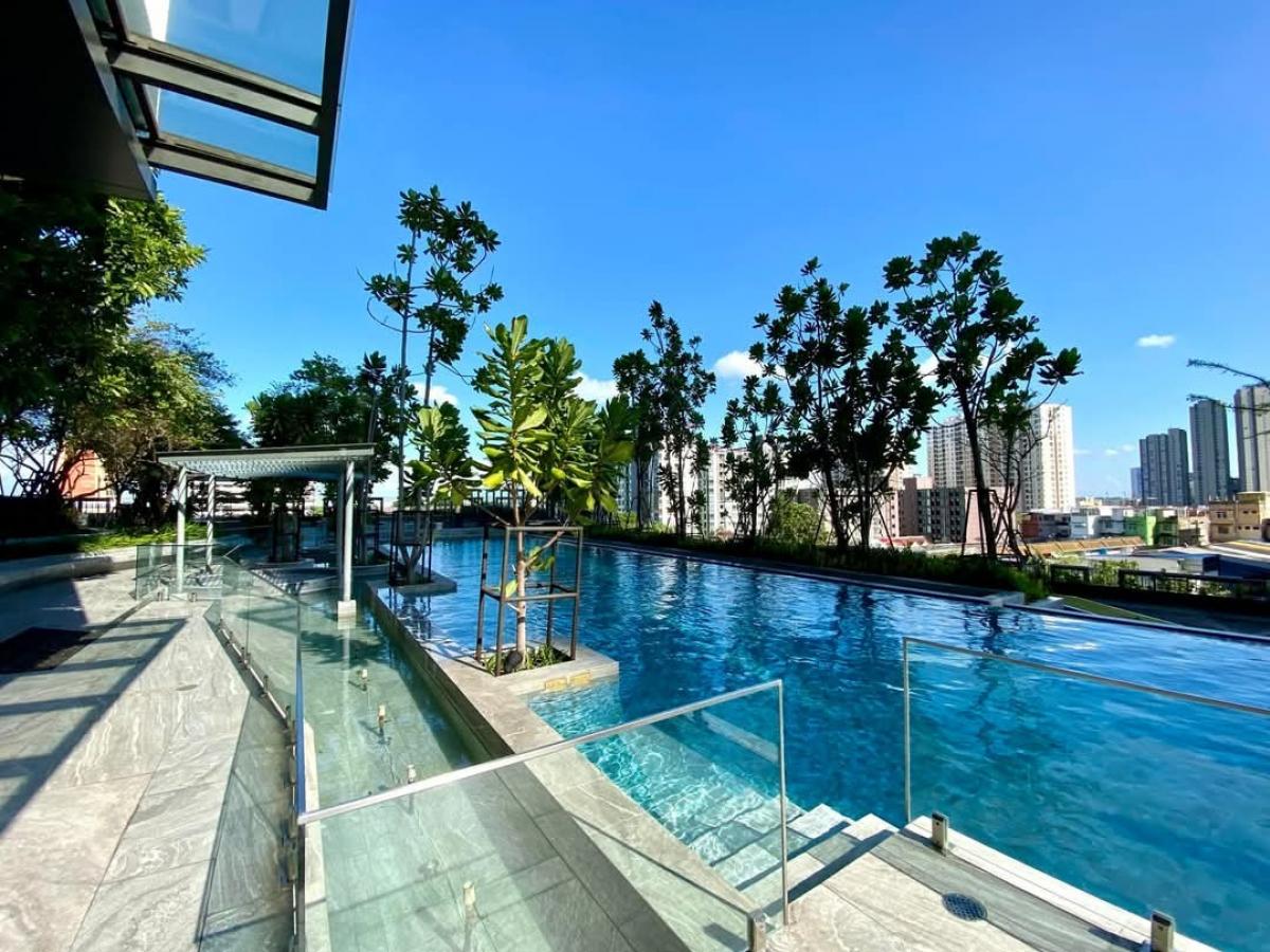 For RentCondoOnnut, Udomsuk : WHIZDOM ESSENCE Sukhumvit 101 Condo 101, 20 floors from 50 floors, just 300 meters away from BTS Punnawithi (Walking Walk Walk through True Digital Park), size 51.90 square meters - 2 bedrooms - 2 bathrooms - 1 kitchen ( Closed kitchen)- 1 living room- Th