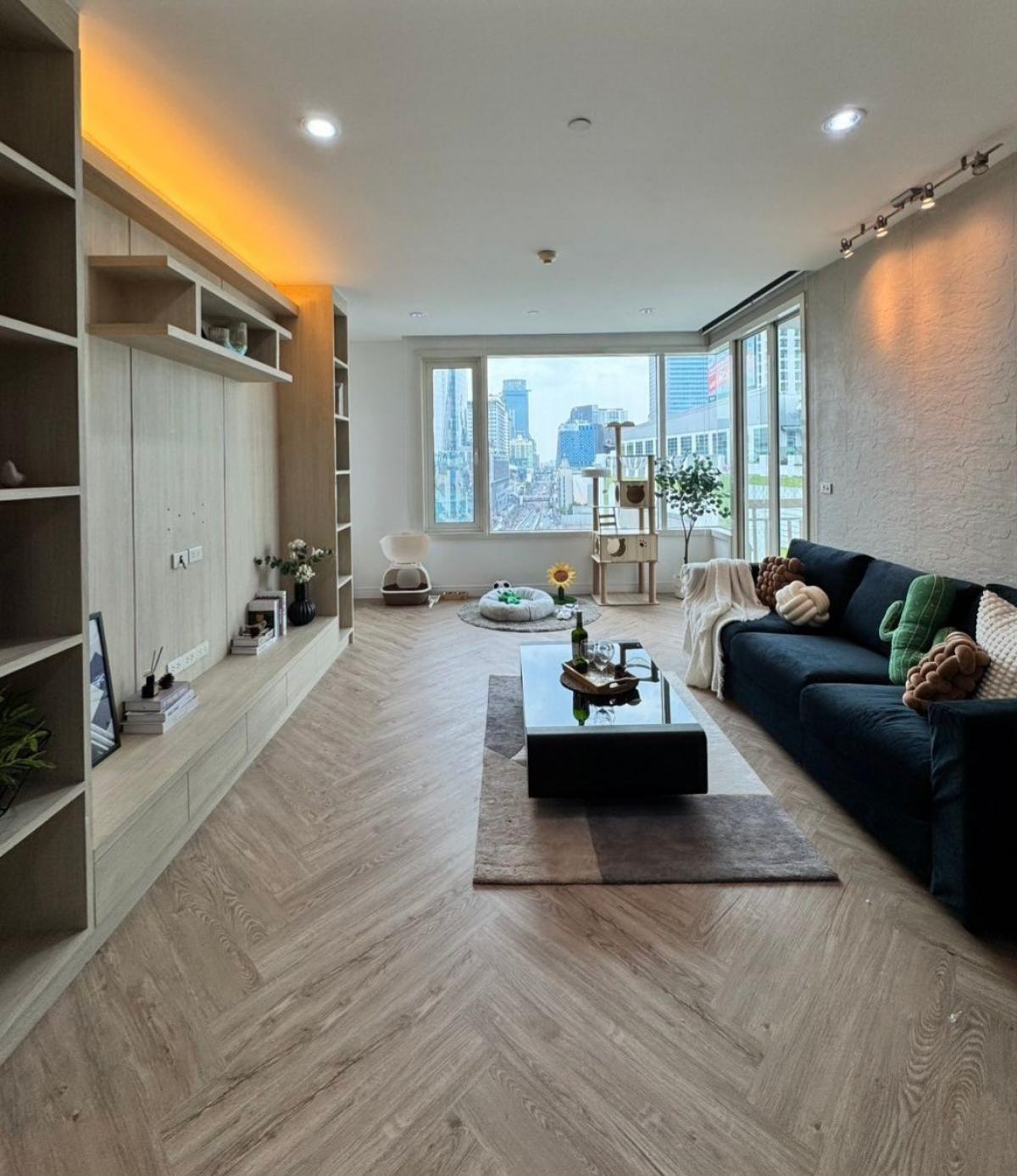 ขายคอนโดวิทยุ ชิดลม หลังสวน : For Sale : Manhattan Chidlom คอนโด Pet Friendly รีโนเวทใหม่ ใกล้ BTS ชิดลมเพียง 600 เมตร