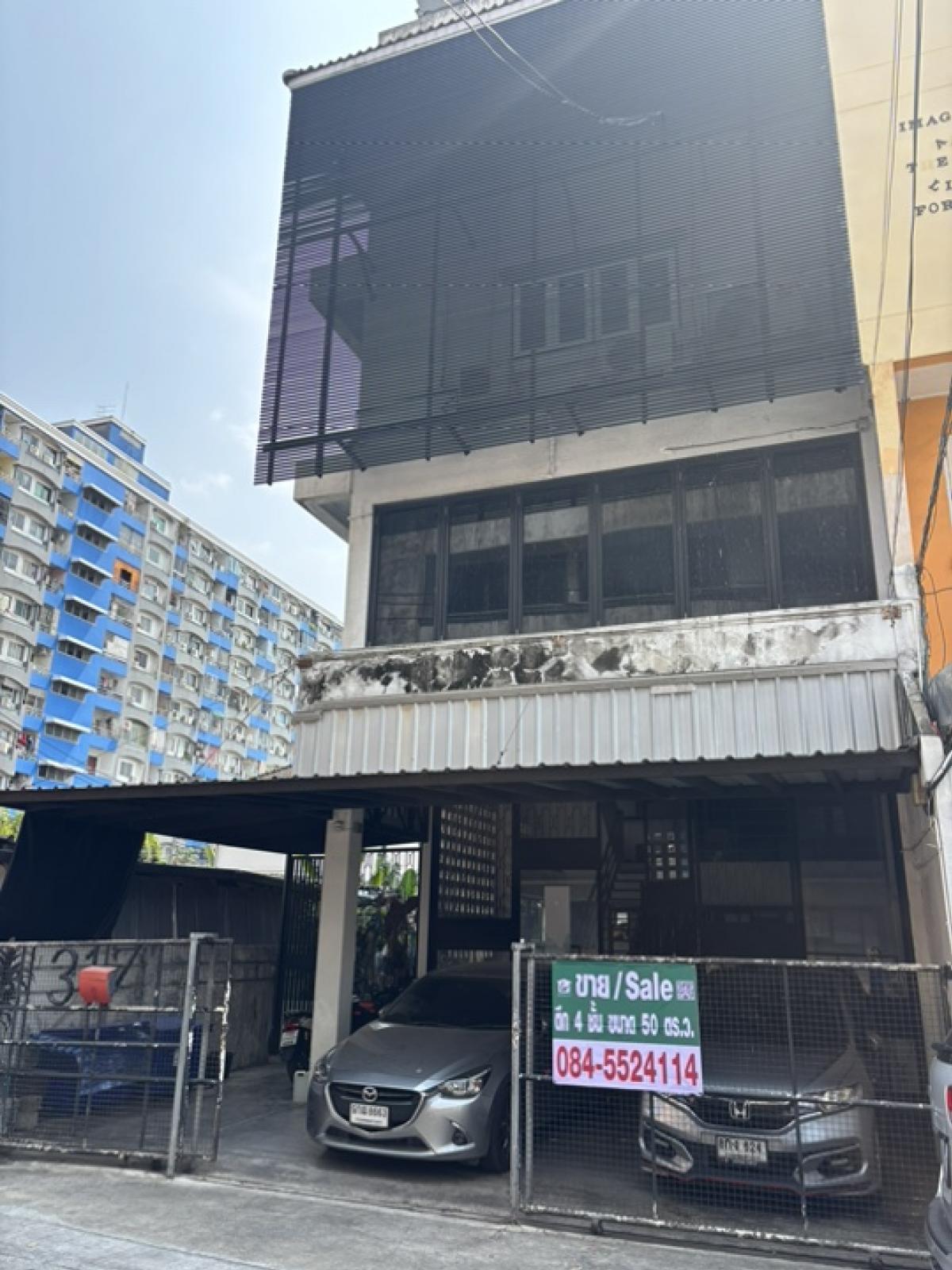 For SaleShop HouseChokchai 4, Ladprao 71, Ladprao 48, : Selling a 4 -story commercial building, size 50 sq.w., Lat Phrao 87, near Lat Phrao 83 BTS Station, convenient to access in and out in many ways.