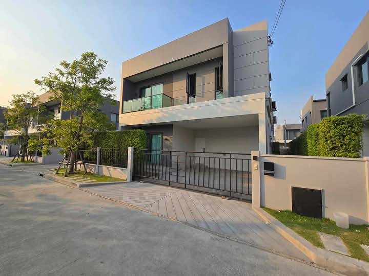 For RentHouseBangna, Bearing, Lasalle : 2 storey detached house for rent Senton Project, Bang Naga Road, M 7 Air Furniture There are 4 bedrooms, 4 bathrooms. Rental price 99,000 baht