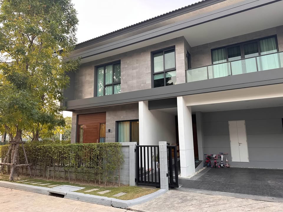 For RentHouseRama5, Ratchapruek, Bangkruai : 2-story luxury house with beautiful decorative furniture for rent in Nonthaburi-Rama 5, near Lotus Bang Yai, only 1.4 km.