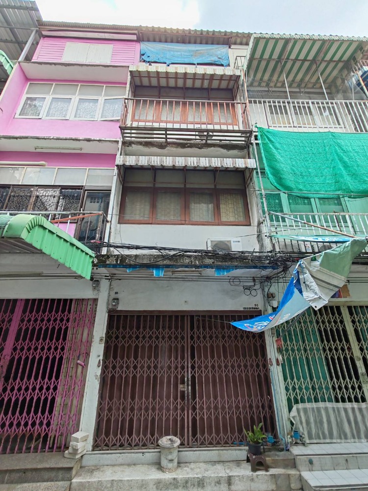 For SaleShop HouseWongwianyai, Charoennakor : Urgent Sale! 3-Story Shophouse in Prime Location, Charoen Nakhon 55 – Best Price!   3-Story Shophouse with Rooftop Extension