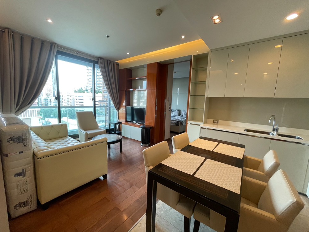 ให้เช่าคอนโดสุขุมวิท อโศก ทองหล่อ : The Address Sukhumvit 28 – Elegant 2B2B in Prime Phrom Phong by Chris