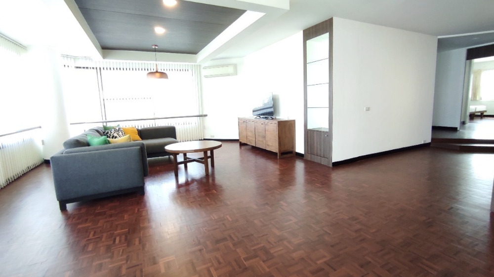 For RentCondoSukhumvit, Asoke, Thonglor : Spacious and bright BD+Maid//'s, in a very private and peaceful compound 0817010651