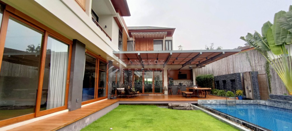 For RentHouseSukhumvit, Asoke, Thonglor : Stand Alone house for rent at Sukhumvit-Phra Khanong