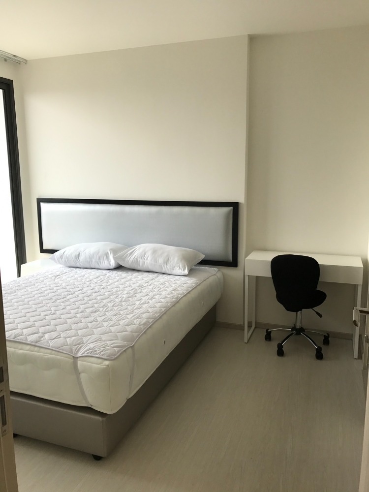 For RentCondoSukhumvit, Asoke, Thonglor : Rent a condo RHYTHM Sukhumvit 42, beautiful room, good view, BTS Ekkamai, only 2 minutes 1BED 1Bath, 24th floor, 45 sq.m.