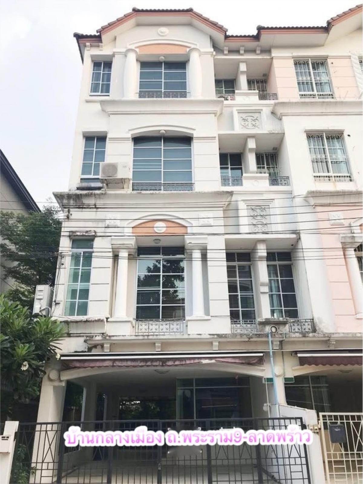 For RentTownhomeYothinpattana,CDC : 4-story townhouse, size 50 sq.m., Ban Klang Mueang Project, Rama 9-Lat Phrao Project for rent