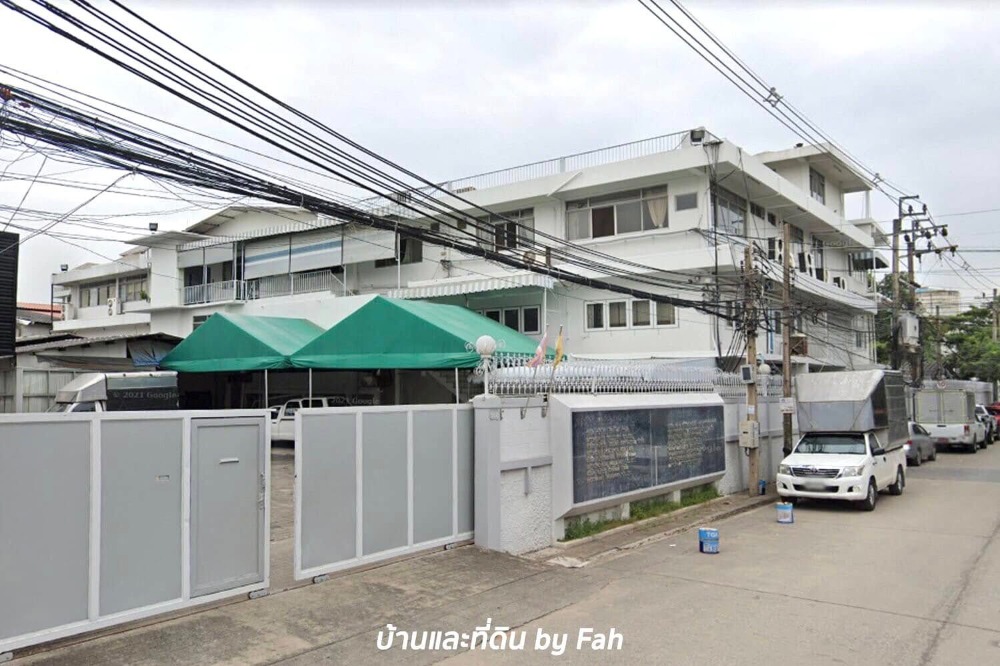 For RentOfficeRama9, Petchburi, RCA : Office area for rent, 3rd floor, 980 sqm. Sukhumvit 71 Soi Pridi Phanom Yong 42 (Soi Phanit Anan, separation 16)