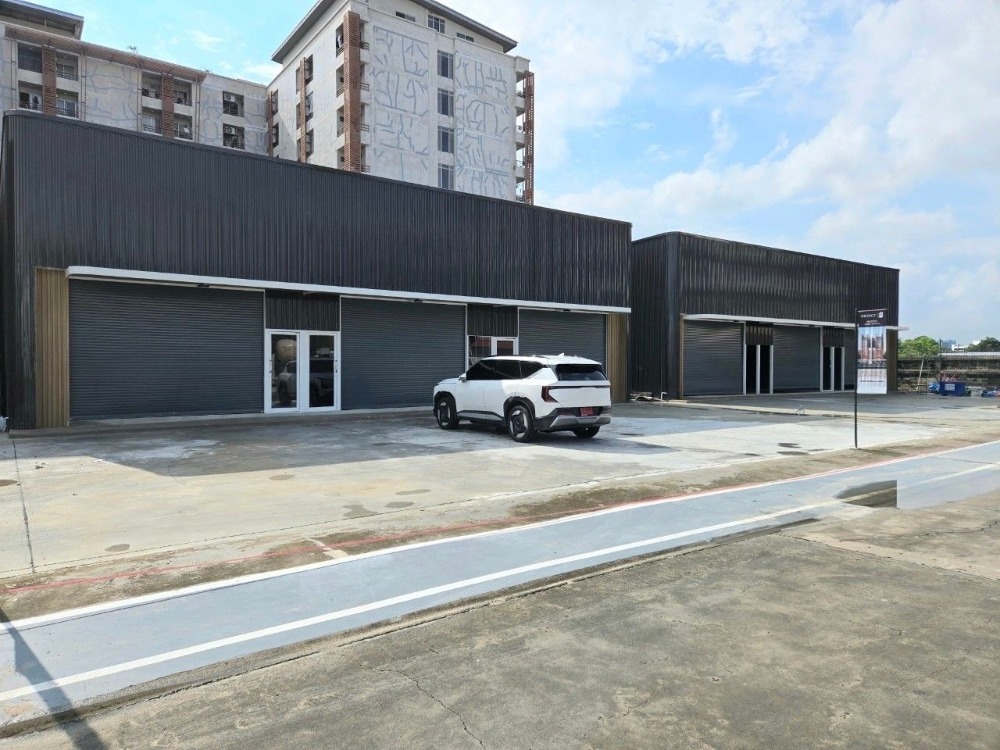 For RentWarehouseRamkhamhaeng, Hua Mak : Warehouse with 2-story office, newly built for rent in Town-in-Ladprao Near Town Hotel, In Town, only 800 meters.