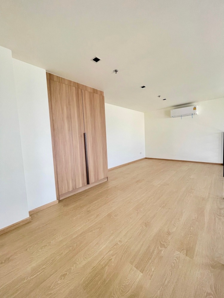 For SaleCondoWongwianyai, Charoennakor : Condo for sale at Raywa Charoen Nakhon, Loft Room, Floor 21, 1 Bedroom 1 Bedroom 1 Bedroom, Living area, 43.15 sq.m., wide room, beautiful view, Chao Phraya River, convenient to travel with Shuttle Bus to deliver to Thonburi and Icon Siam.