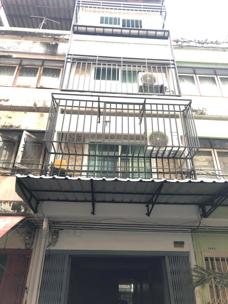 For RentShop HouseWongwianyai, Charoennakor : Building rental In Soi Krung Thon Buri 1, 800 meters away from BTS Wongwian Yai