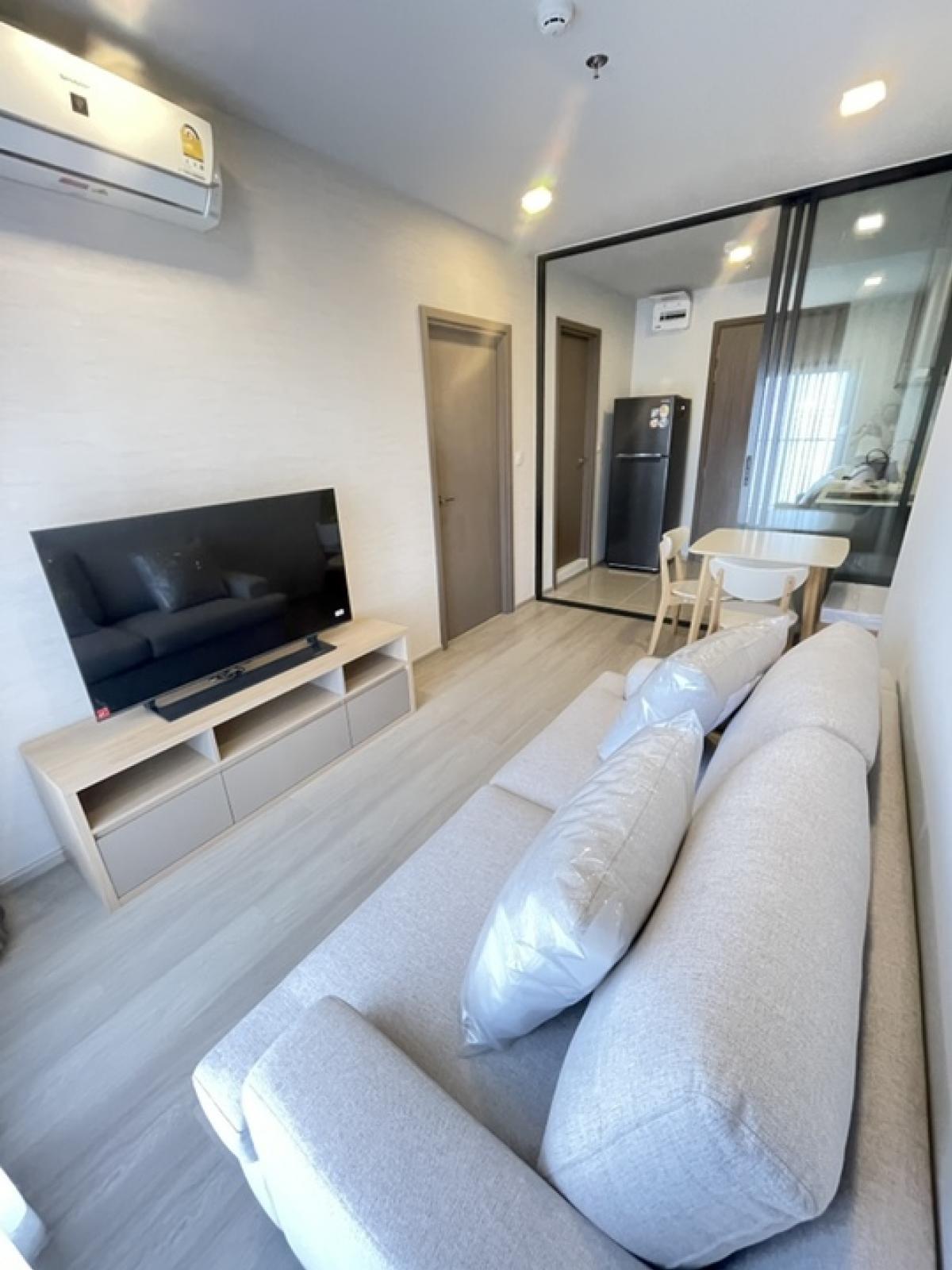 For RentCondoLadprao, Central Ladprao : 🔥Urgent for rent🔥Condo Life Phahon Ladprao, 1 bedroom, size 35 sq m, 32nd floor, near BTS and Central Ladprao Department Store.