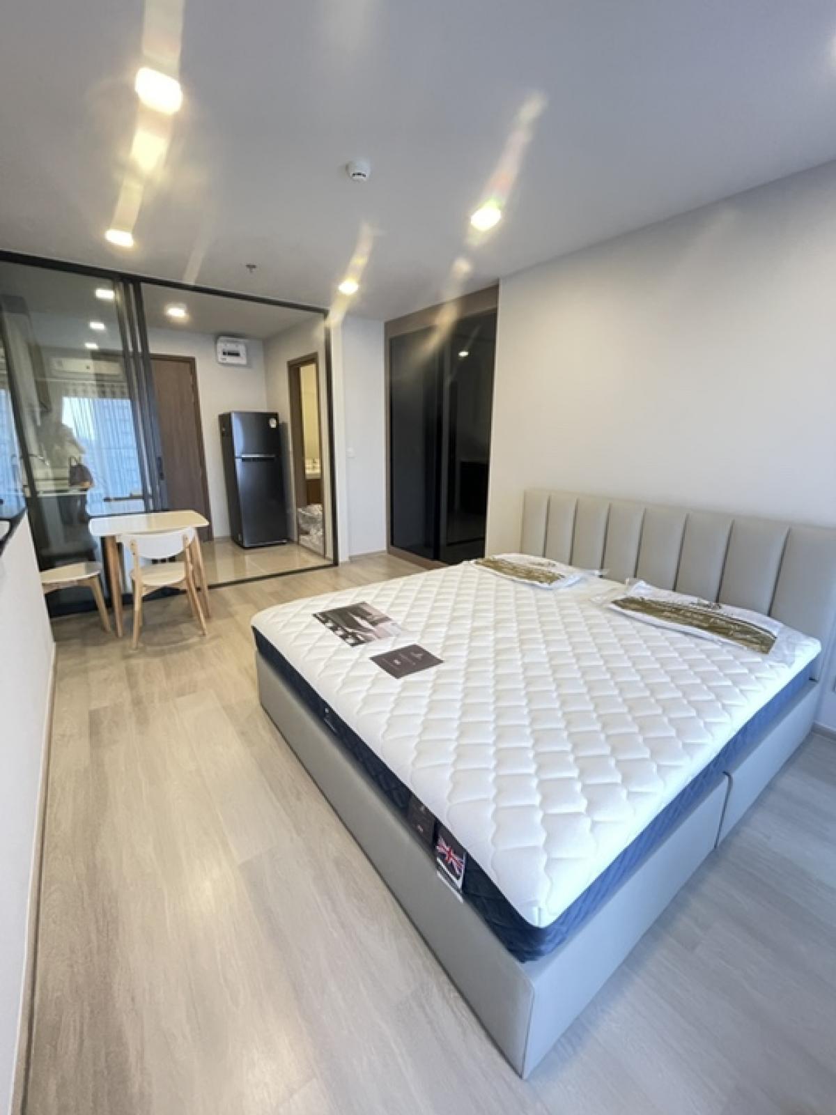 For RentCondoLadprao, Central Ladprao : 🔥Urgent for rent🔥Condo Life Phahon Ladprao, studio room, size 29 sq m, 25th floor, near BTS and Central Ladprao department store.