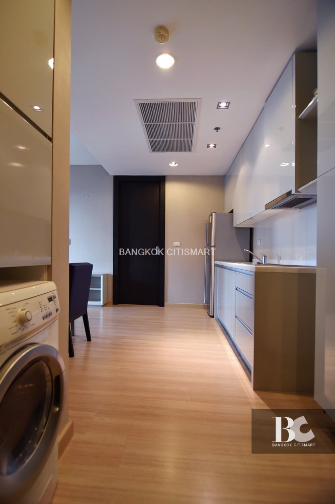 For SaleCondoRatchathewi,Phayathai : The Address Phayathai: 2 bedrooms 65 sq.m., only 10.59 deleted. High level, near BTS, only 400 meters, worth the owner, very wide / interested. Contact 062-362-5623.