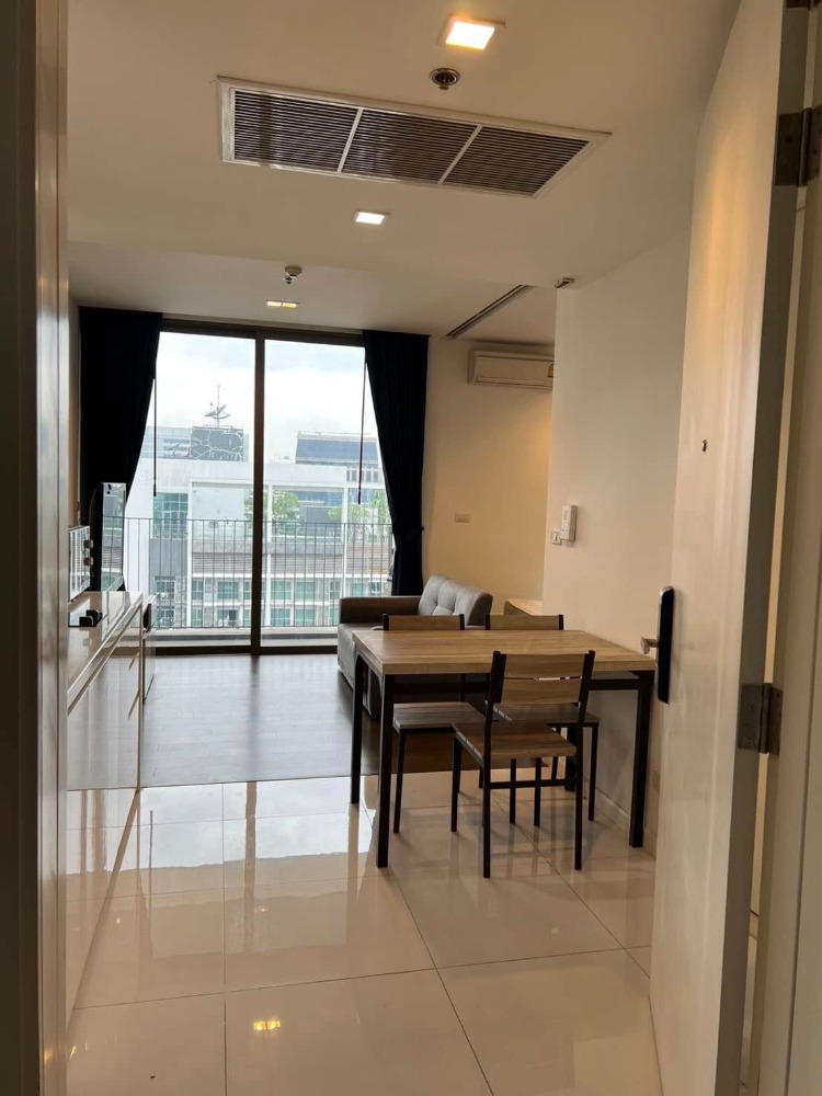 For RentCondoSathorn, Narathiwat : Condo, 28th floor, with beautiful decorative furniture for rent in Sathorn-Rama 3 Near Rajamangala University of Technology, Bangkok, only 600 meters