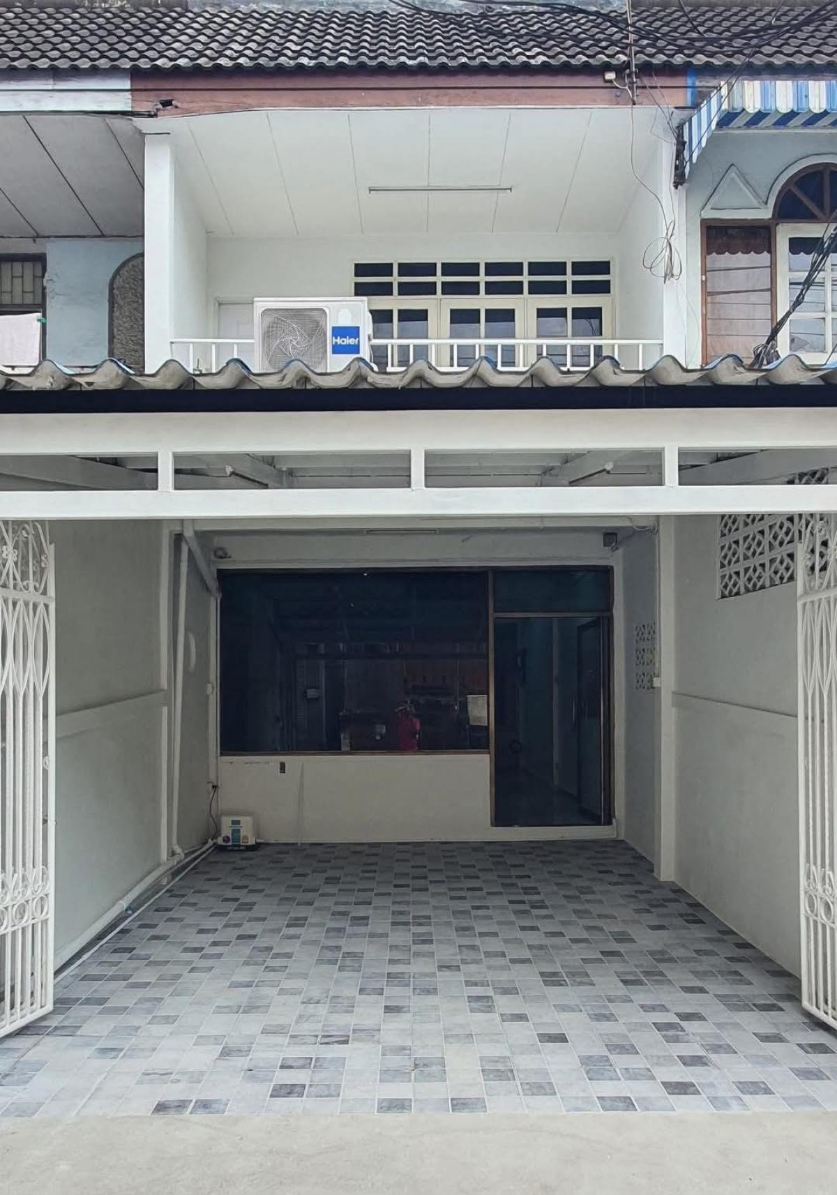 For SaleTownhomeOnnut, Udomsuk : 📌 Dont wait 🎉 Townhouse for sale cheap 20 square wah #Soi Udom Suk 42 #Near the Udom Suphak Market and 2 electric train lines, very good location through Bangna Trat Srinakarin and Sukhumvit #The owner sells himself