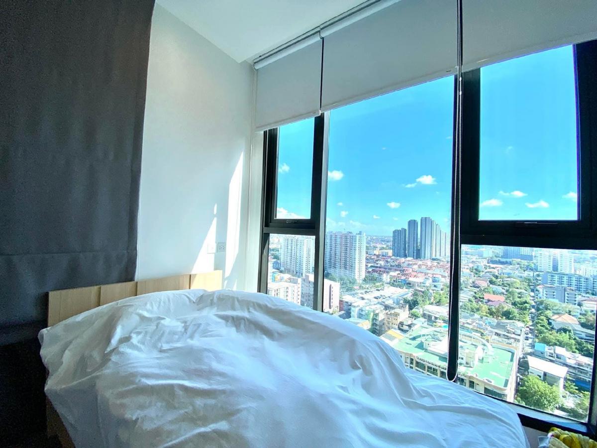 For RentCondoOnnut, Udomsuk : WHIZDOM ESSENCE Sukhumvit 101 Condo 101 Floor, 20 floors, only 300 meters away from BTS Punnawithi (Walking Walk Walk through True Digital Park), size 51.90 square meters- 2 bedrooms- 2 bathrooms (1 kitchen)- 1 living room- with a balcony. Facilities: Com