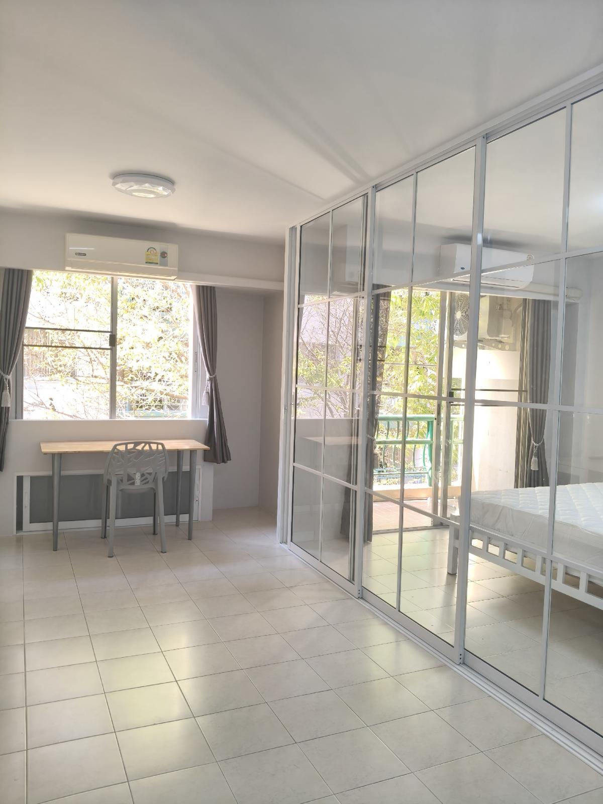 For RentCondoBangna, Bearing, Lasalle : 1 bedroom condo for rent. The new renovated garden view is very nice.