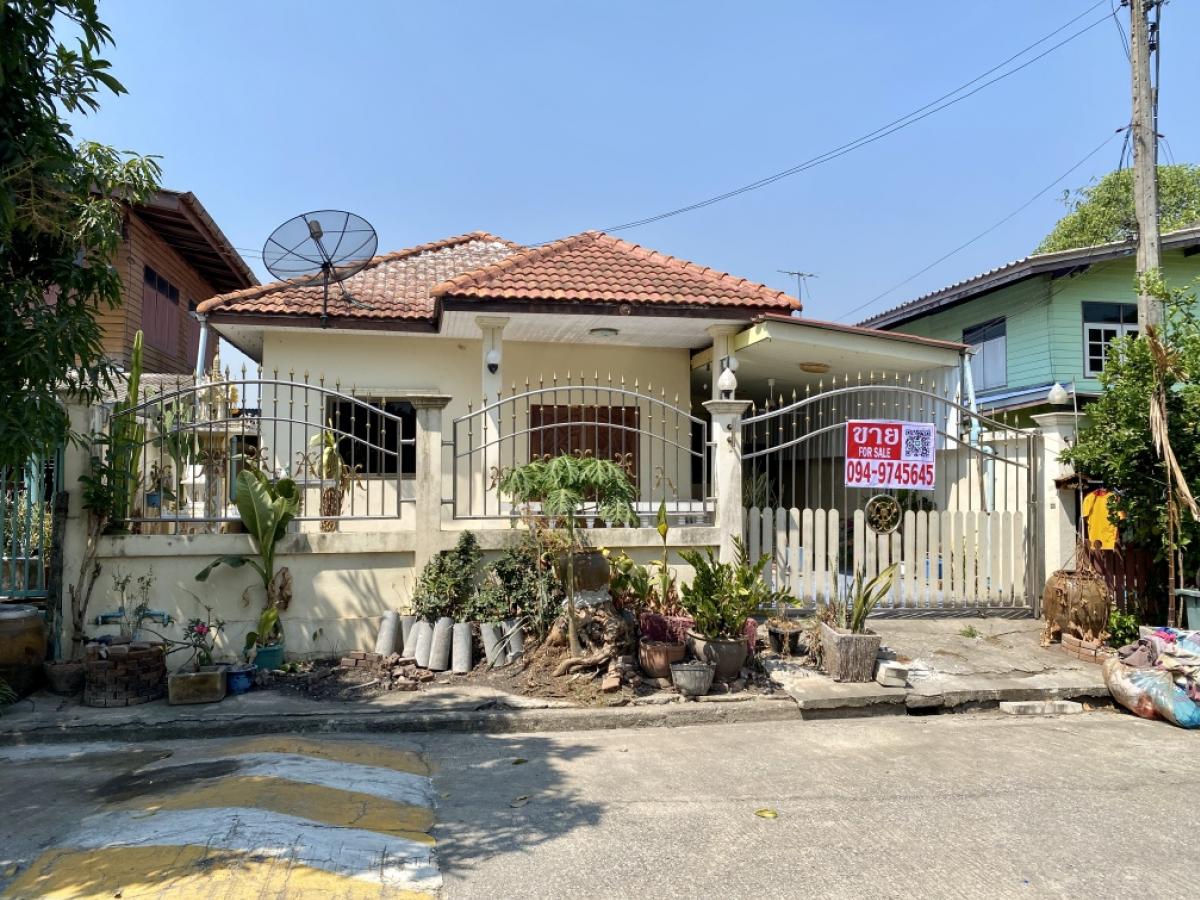 For SaleHousePathum Thani,Rangsit, Thammasat : Very cheap !!! Detached house, Khlong 9, Thanyaburi, 3 bedrooms, 1 bathroom, near the source of Khlong 2