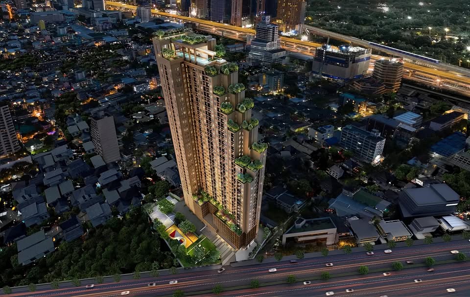 Sale DownCondoLadprao, Central Ladprao : Urgent (Down payment) Metris District Ladprao Pet Friendly Condo on Lady 5 Lat Phrao, near MRT Phahonyothin