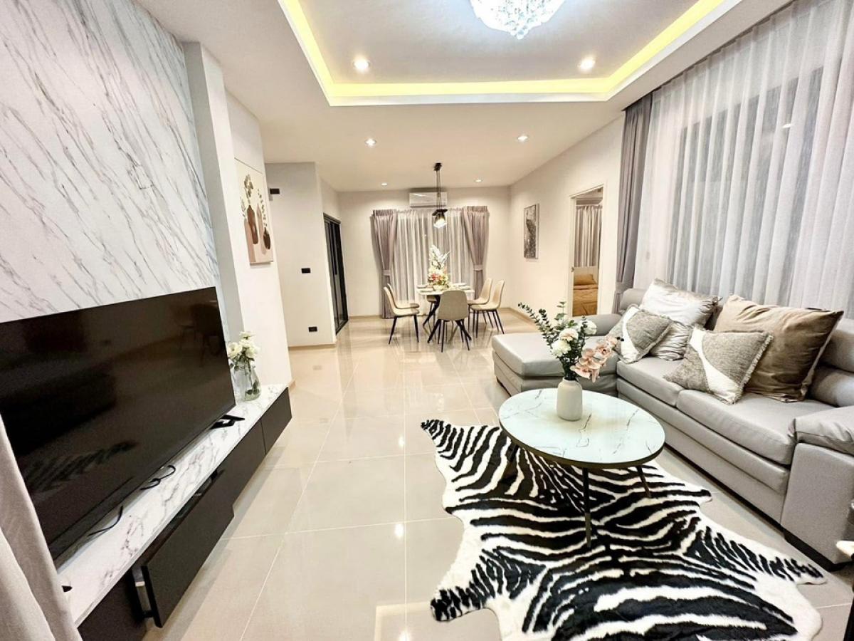 For RentHousePattaya, Bangsaen, Chonburi : PATTA DEFINE HOUSE FOR RENT 4 BED @ 40000 BAHT PER MONTH 

📍pattaya 

☑️4 bedroom
☑️3 bathroom
☑️220 sqm
☑️fully furnished 
☑️private car park 
☑️Rent:40000 baht per month 

Ref:a333

For more info:
Avenue real estate co.ltd
📞0926833805
Line id:tavneet666