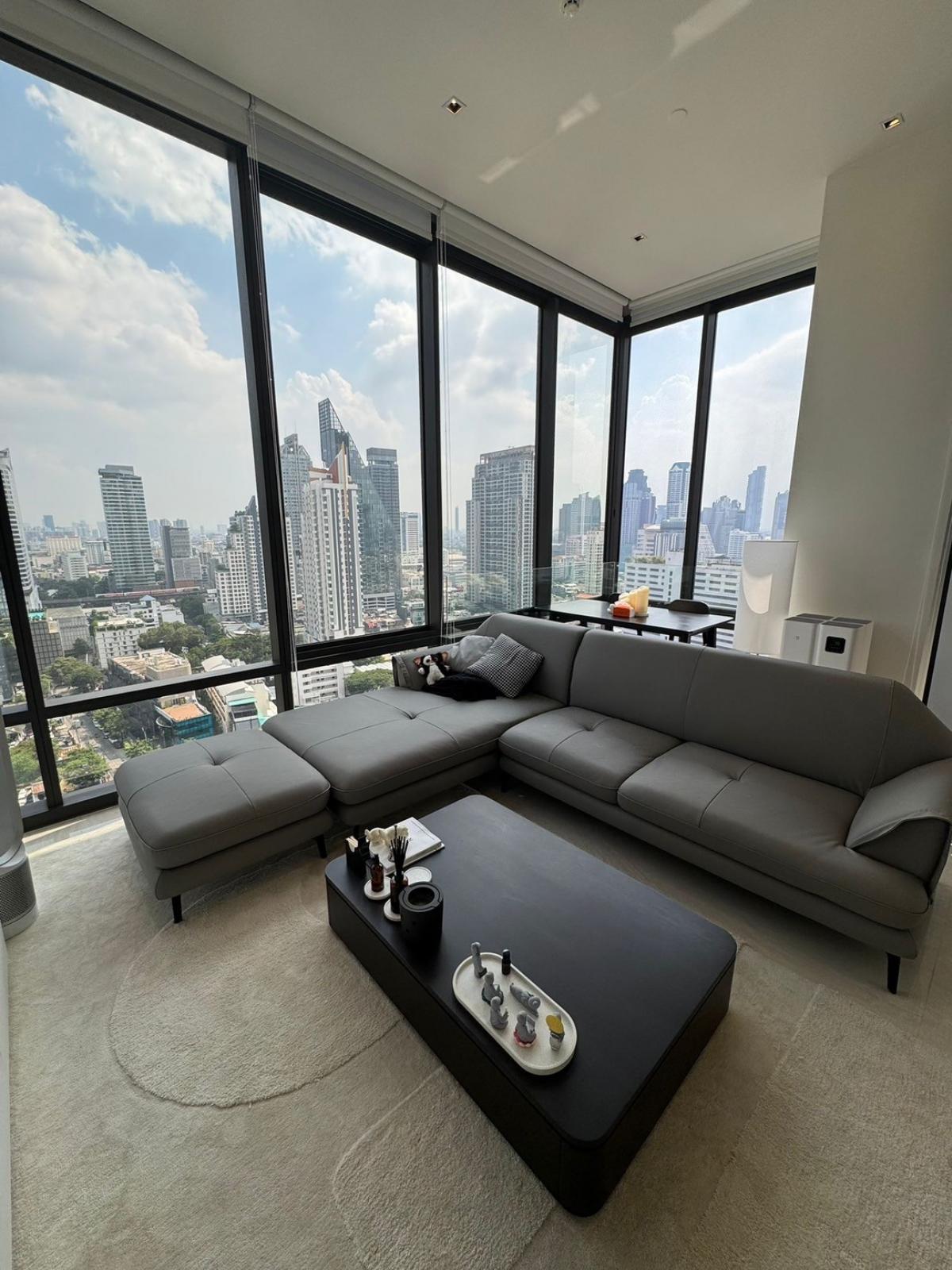 For RentCondoSilom, Saladaeng, Bangrak : For rent 
Ashton Silom
2 bedroom
2 bathroom 
86 sqm
rent fee 75,000 per month 
rainy 081-8895470 Line