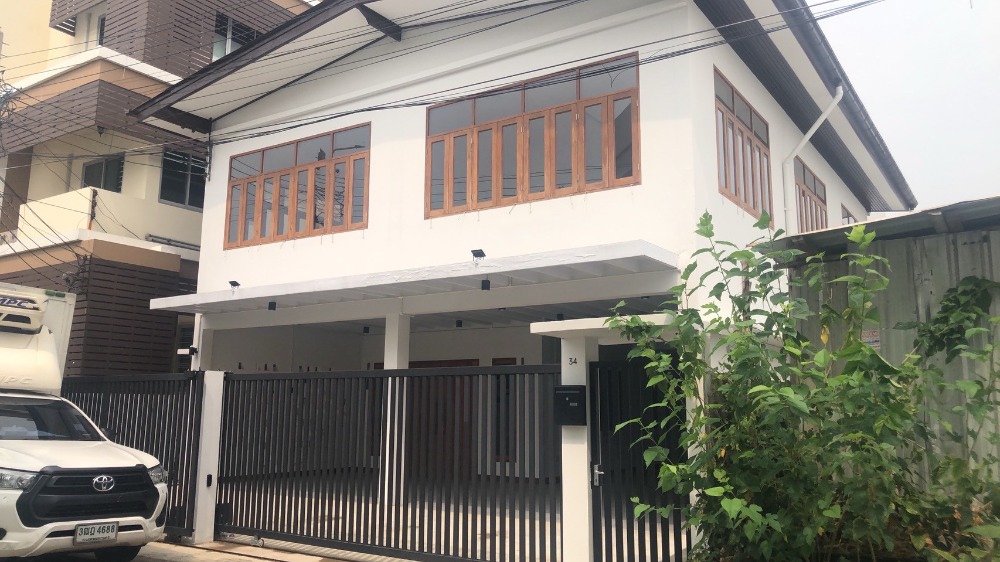 For RentHouseSukhumvit, Asoke, Thonglor : LTHC11959 - Single House for Rent in Soi Sukhumvit 62 Size 220 SQM. 50 SQW. 1 Storage Room 2 Baths Near BTS BANG CHAK ONLY 50K/Month