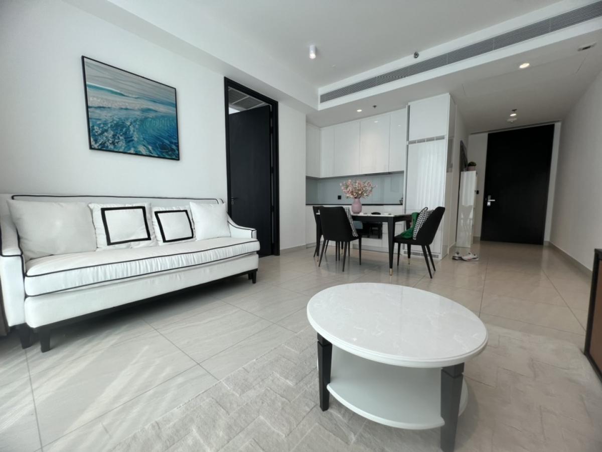 ให้เช่าคอนโดสาทร นราธิวาส : FOR RENT : BRAND NEW UNIT with PET FRIENDLY @ SATHON