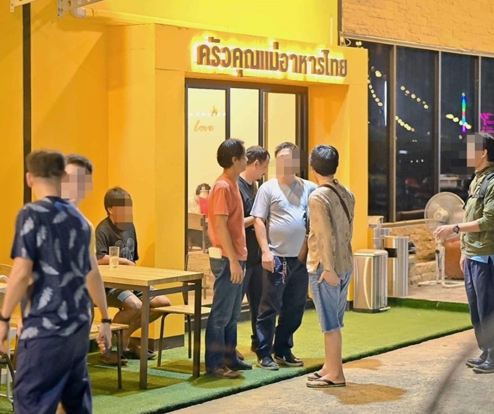 For LeaseholdRetail SpaceLadkrabang, Suwannaphum Airport : Lasen Snooker Shop in front of Lat Krabang Industrial Estate The largest in this area In the William Park project on the main road