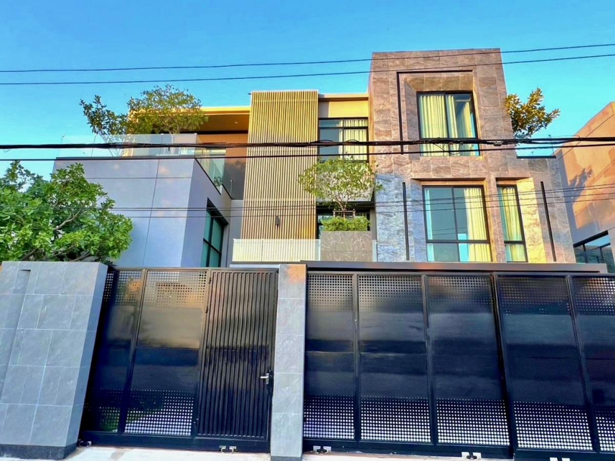 For RentHouseOnnut, Udomsuk : Ww25028 for rent #Luxury house in the city of The Master Sukhumvit-Onnut Soi Onnuch 17 Intersection 9 #Near BTS Phra Khanong