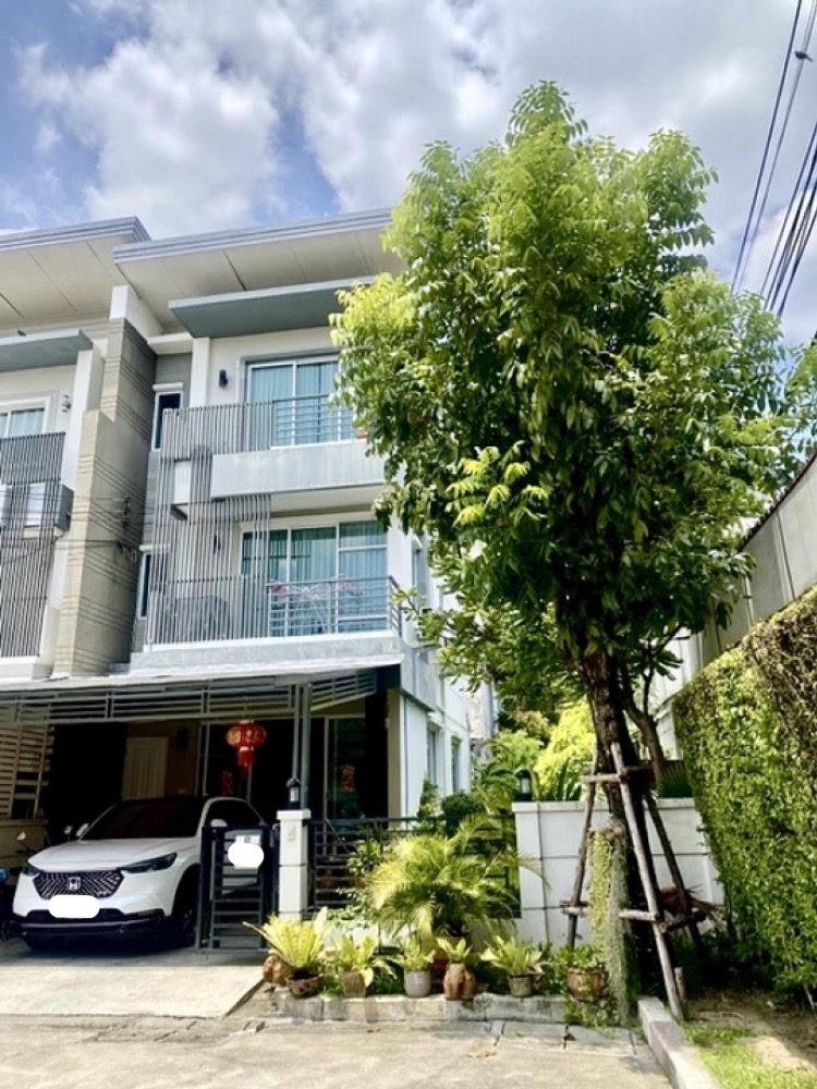 For RentTownhomePattanakan, Srinakarin : 📢 House for rent, townhome, Town Avenue, Rama 9 (behind the corner), a single house atmosphere Modern style decoration With European kitchen 📢 s2501-265