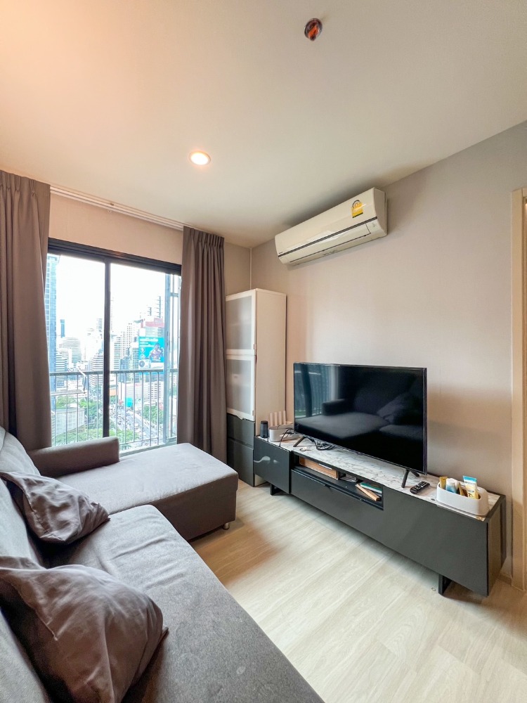 For SaleCondoRama9, Petchburi, RCA : Unbelievable.. Super cheap sale, high floor view, overlooking Asoke that never sleeps! Selling Life Asoke condo, 2 bedrooms, ready to close with extra discount, call now!!