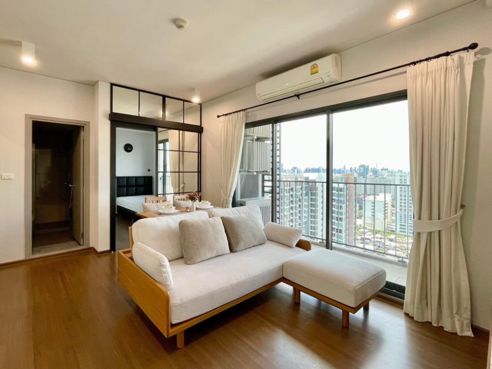 For SaleCondoSapankwai,Jatujak : ♦ Private unit ♦ 30 floor++ city view | 2 bedrooms, 2 bathrooms | Condo near BTS Saphan Khwai 1 minute, Chatuchak Weekend Market 2 mins., MRT Chatuchak Park 5 mins., Central Ladprao 5 mins.