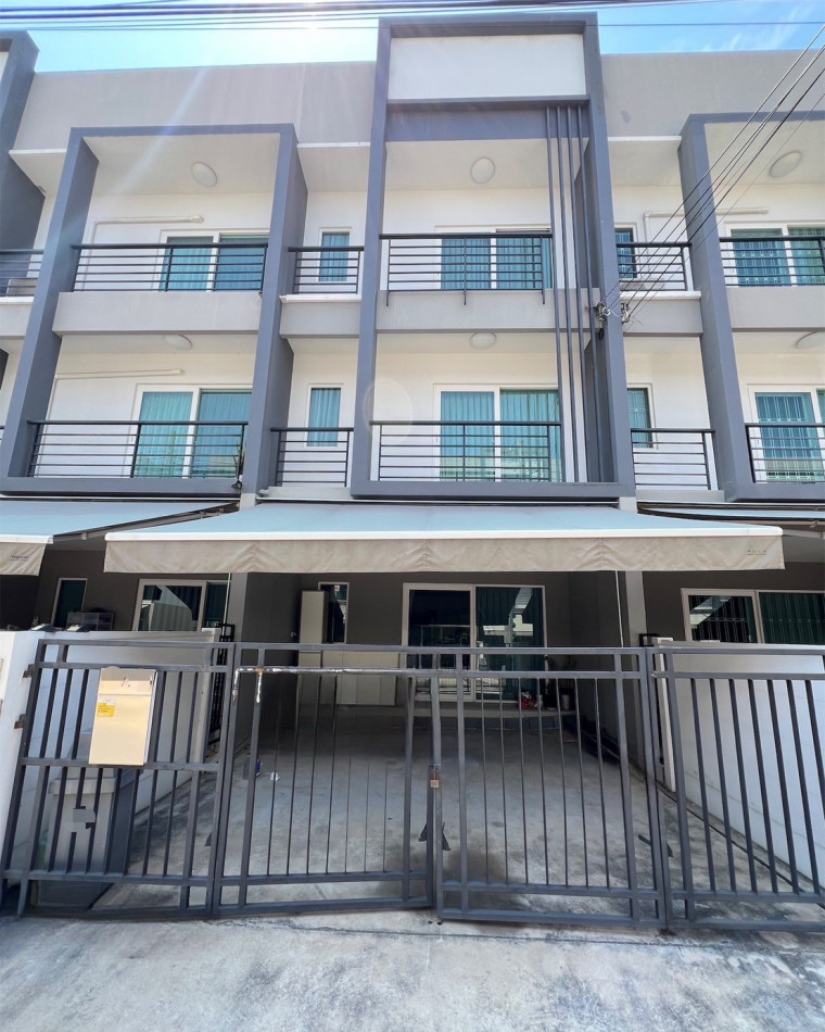 For RentTownhomeLadkrabang, Suwannaphum Airport : Townhouse for rent Baan Klang Muang Suanluang 220 sq m, 20 sq wa, ready to move in