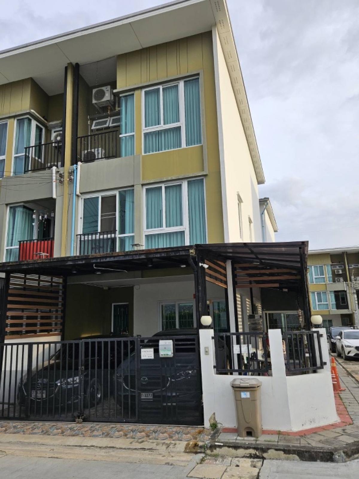 For RentTownhomePathum Thani,Rangsit, Thammasat : BLESSTOWN Srinakarin-Nam Daeng Village for rent, area 27 square meters, living space 180 sqm. 3 bedrooms, 3 bathrooms @infinitycondo