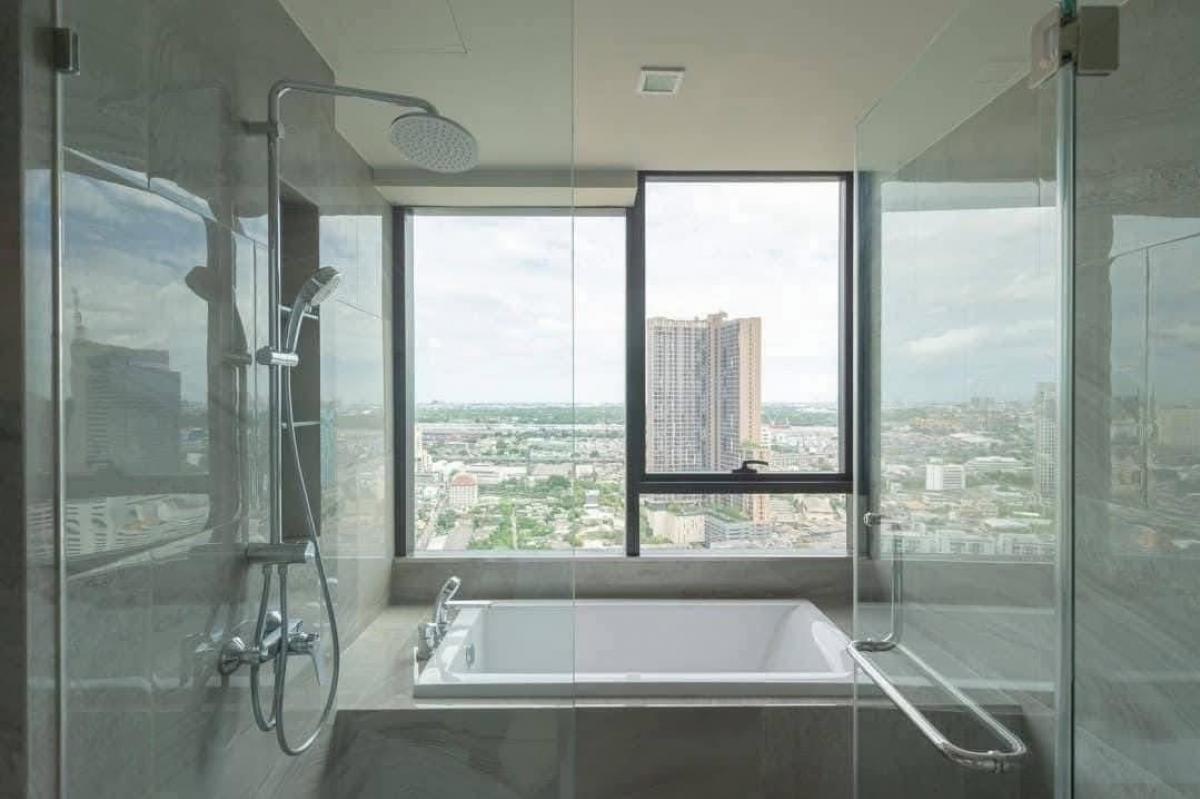 For RentCondoSukhumvit, Asoke, Thonglor : 🔥Urgent for rent🔥 Condo IDEO Q Sukhumvit 36, 1 bedroom type, size 44.79 sq m, 17th floor, Building A, luxurious built-ins, near BTS Thonglor station.