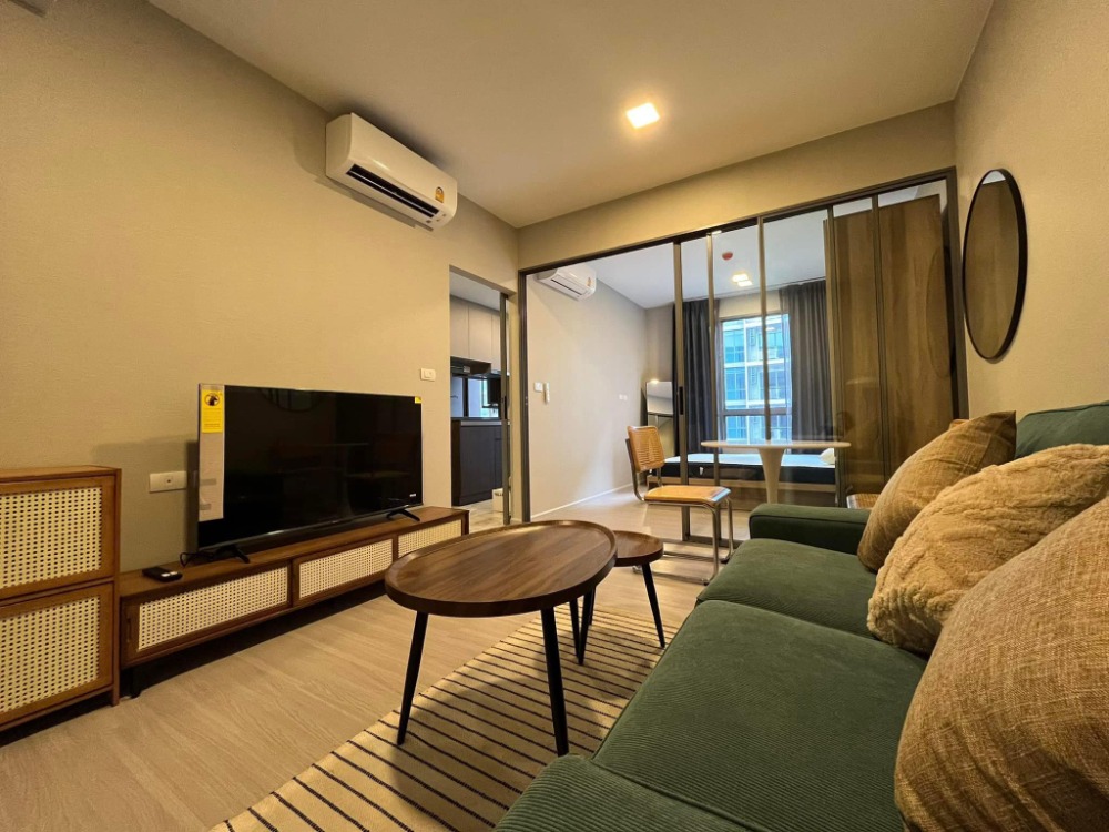 For RentCondoSukhumvit, Asoke, Thonglor : Condo for rent, Quintara Phum Sukhumvit 39, shuttle to BTS Phrom Phong, with BTS shuttle, sliding door separating bedroom and kitchen, fully furnished, complete electrical appliances