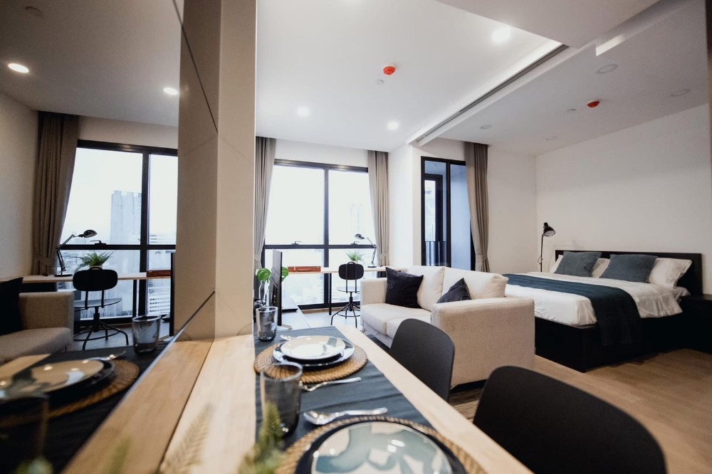 For RentCondoSiam Paragon ,Chulalongkorn,Samyan : *** Condo for rent : Ashton Chula - Silom  Nice decorated High floor Fully furnished  near MRT Sam Yan ***