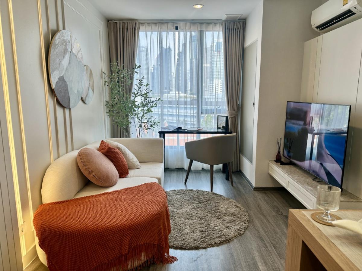 For SaleCondoSukhumvit, Asoke, Thonglor : Ideo Mobi Sukhumvit 40 - Condo In the heart of Sukhumvit, near BTS Ekkamai, only 600 meters. 🏙 Golden opportunity for investors! Condo, Potential Location - Fast Value Adding Easy to rent, good profit