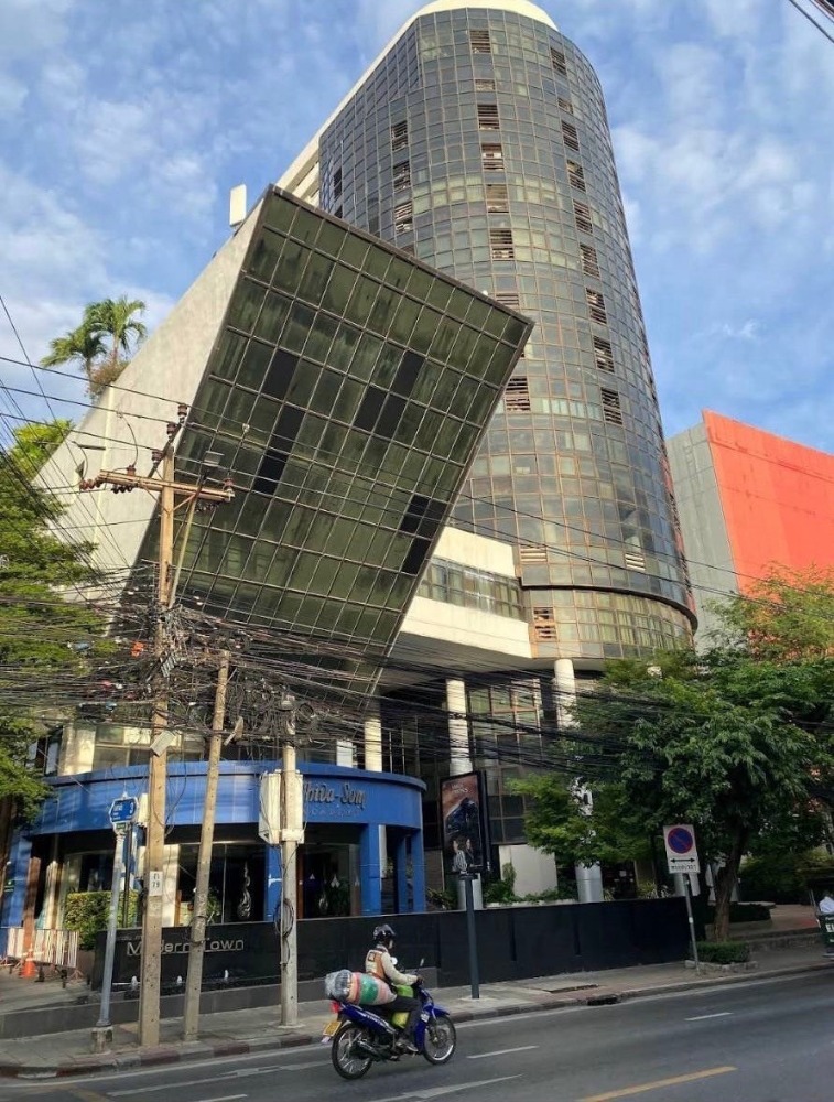 For SaleCondoSukhumvit, Asoke, Thonglor : 📢 🔥 Urgent selling office apartments Modern Town Office, good location in the heart of Thonglor 🔥9 Million baht, including all expenses