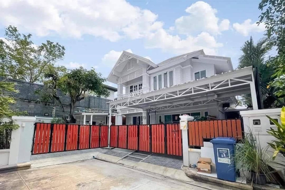 For SaleHousePinklao, Charansanitwong : !! Urgent sale !!  🏡 2 -storey detached house (ready to live in the house), Nithipoom Village, Suan Phak 32, Bang Kruai District, converted in good condition, ready to stay