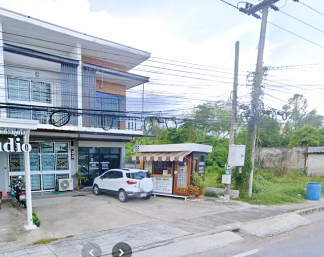 For RentShop HouseRayong : corner room 28sq.wCentral Rayong 4 km. SriRayong Market 1.6km. For rent 2-storey commercial building