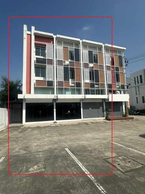 For RentShop HouseLadkrabang, Suwannaphum Airport : RIS School commercial building 3-storey 3Units spacious parking RomKlao Rd. MRT MinBuri for sale