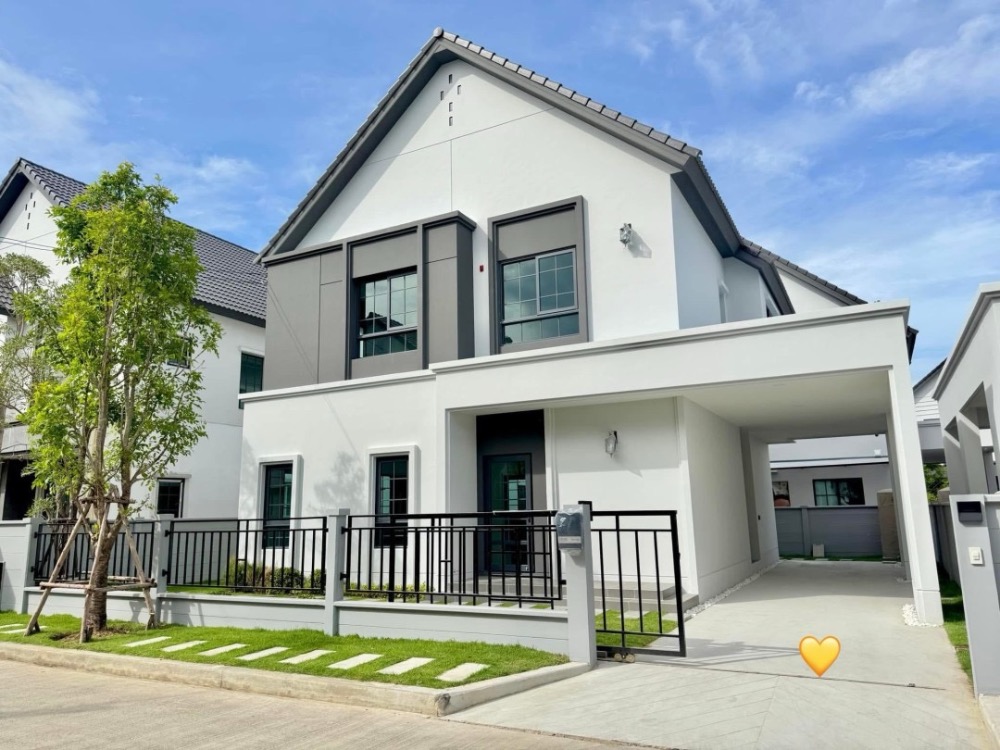 For SaleHouseBangna, Bearing, Lasalle : 🏡𝐂𝐞𝐧𝐭𝐫𝐨 𝐁𝐚𝐧𝐠𝐧𝐚 Detached house next to mega bangna. Usable area 230 sqm. The house is complete. Ready to move in. 🏡 🎊 Urgent discount 10.9 million 🎊